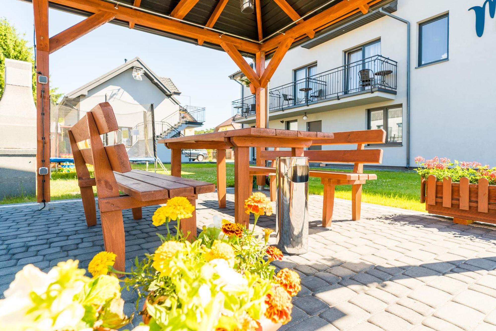 Magnolia Pokoje I Apartamenty Debki Exterior photo